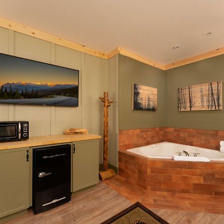 Prestige Harbourfront Resort, Worldhotels Luxury Salmon Arm Exterior photo