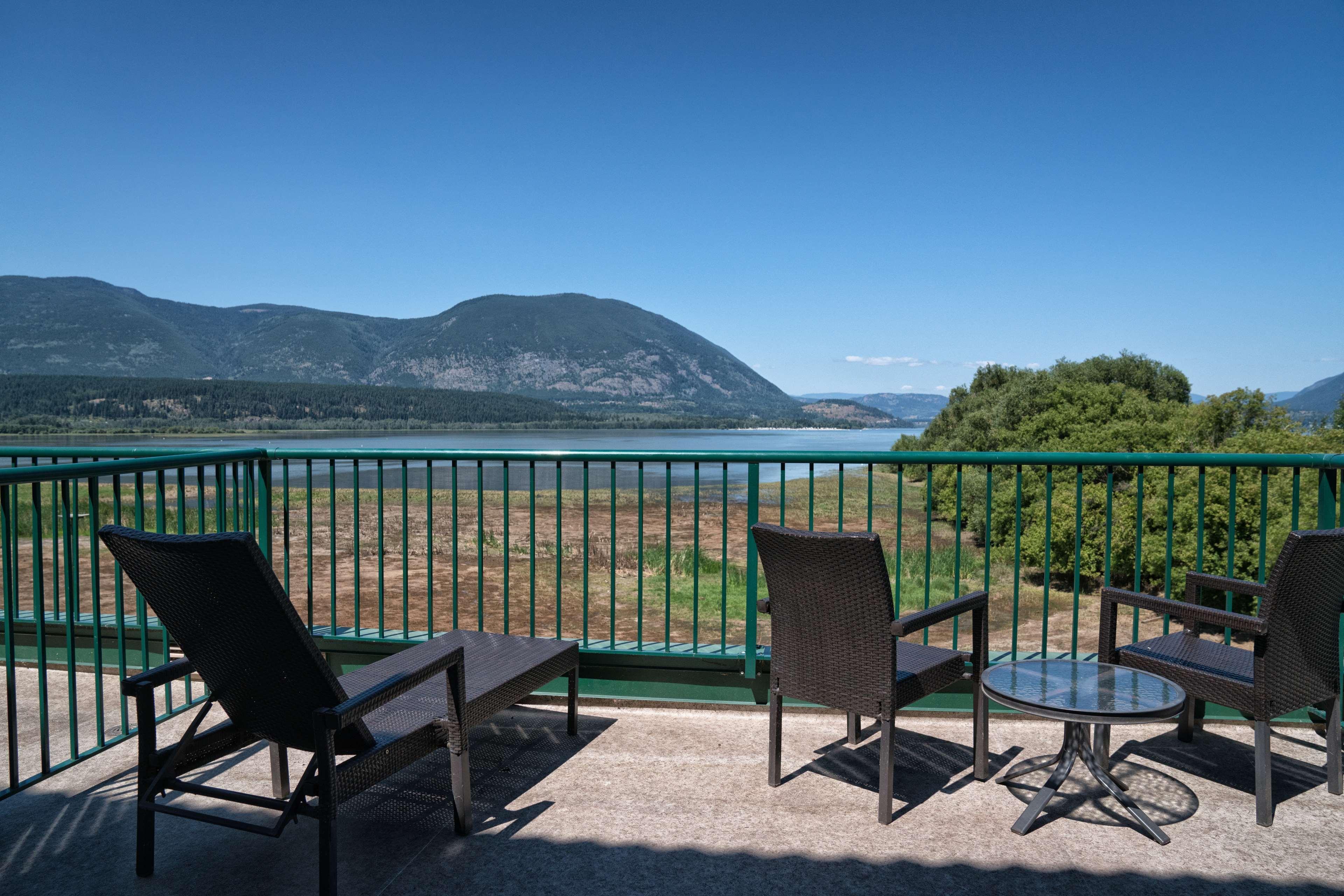 Prestige Harbourfront Resort, Worldhotels Luxury Salmon Arm Exterior photo