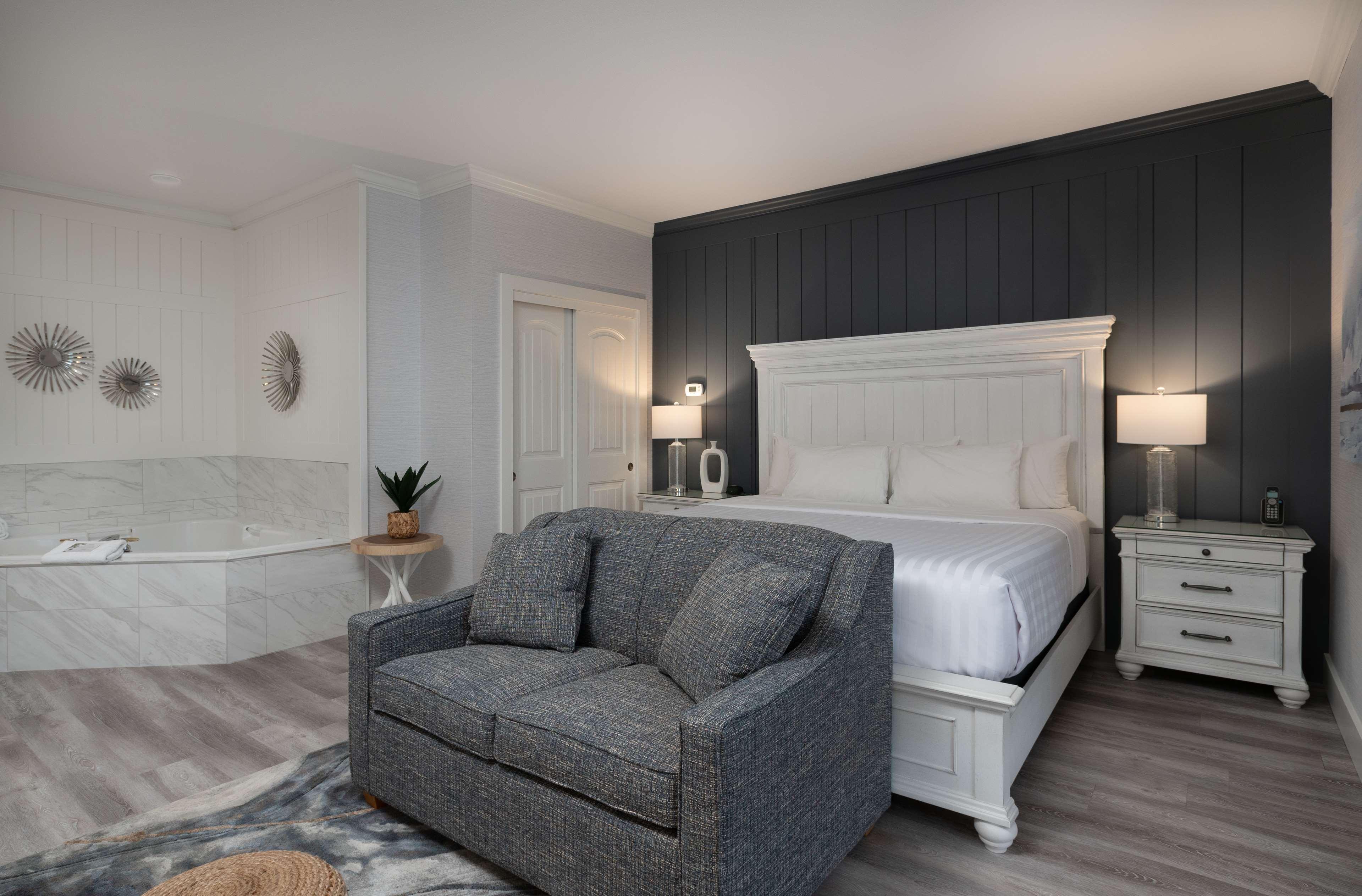Prestige Harbourfront Resort, Worldhotels Luxury Salmon Arm Exterior photo