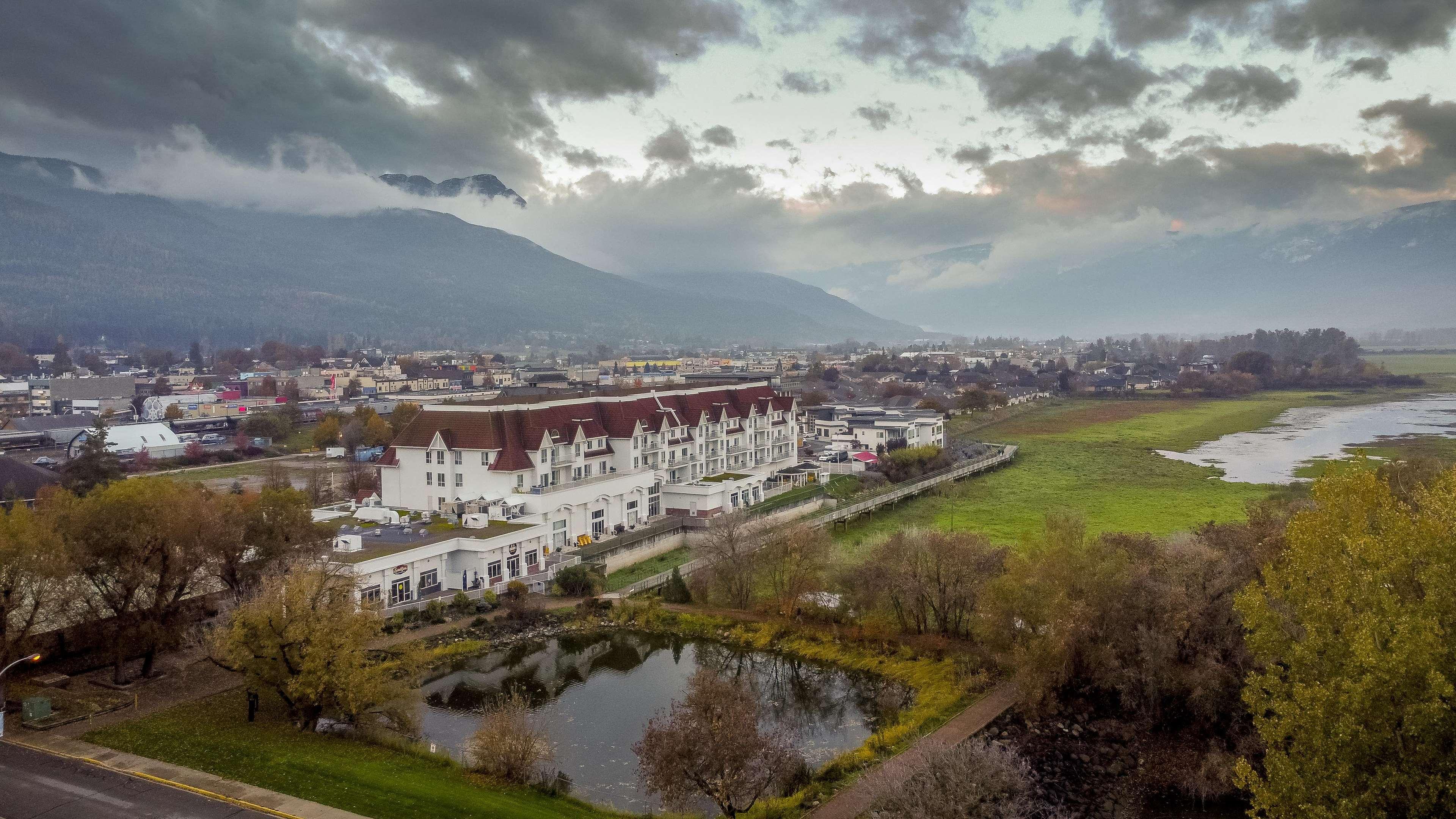 Prestige Harbourfront Resort, Worldhotels Luxury Salmon Arm Exterior photo