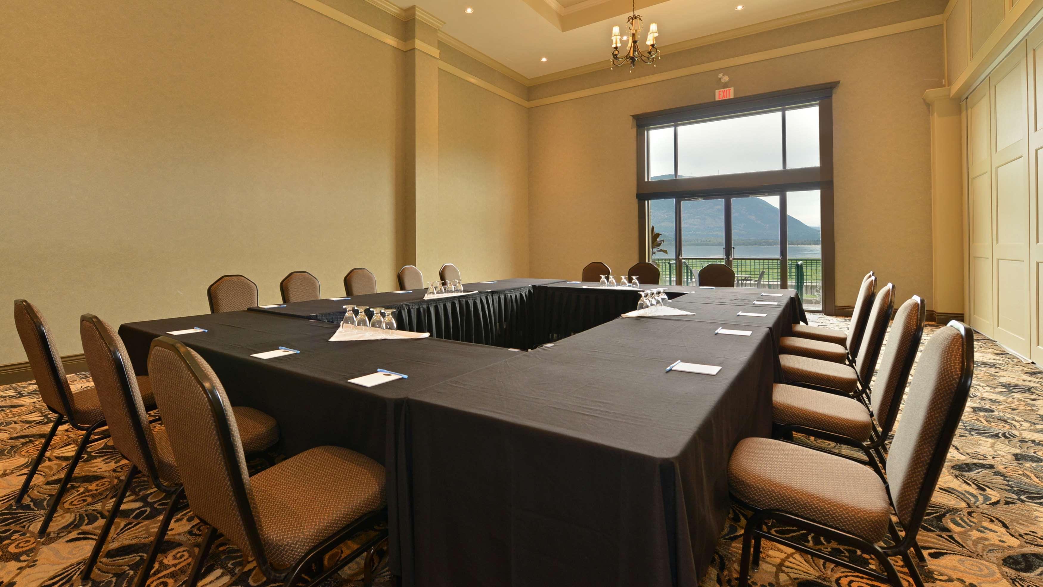 Prestige Harbourfront Resort, Worldhotels Luxury Salmon Arm Exterior photo