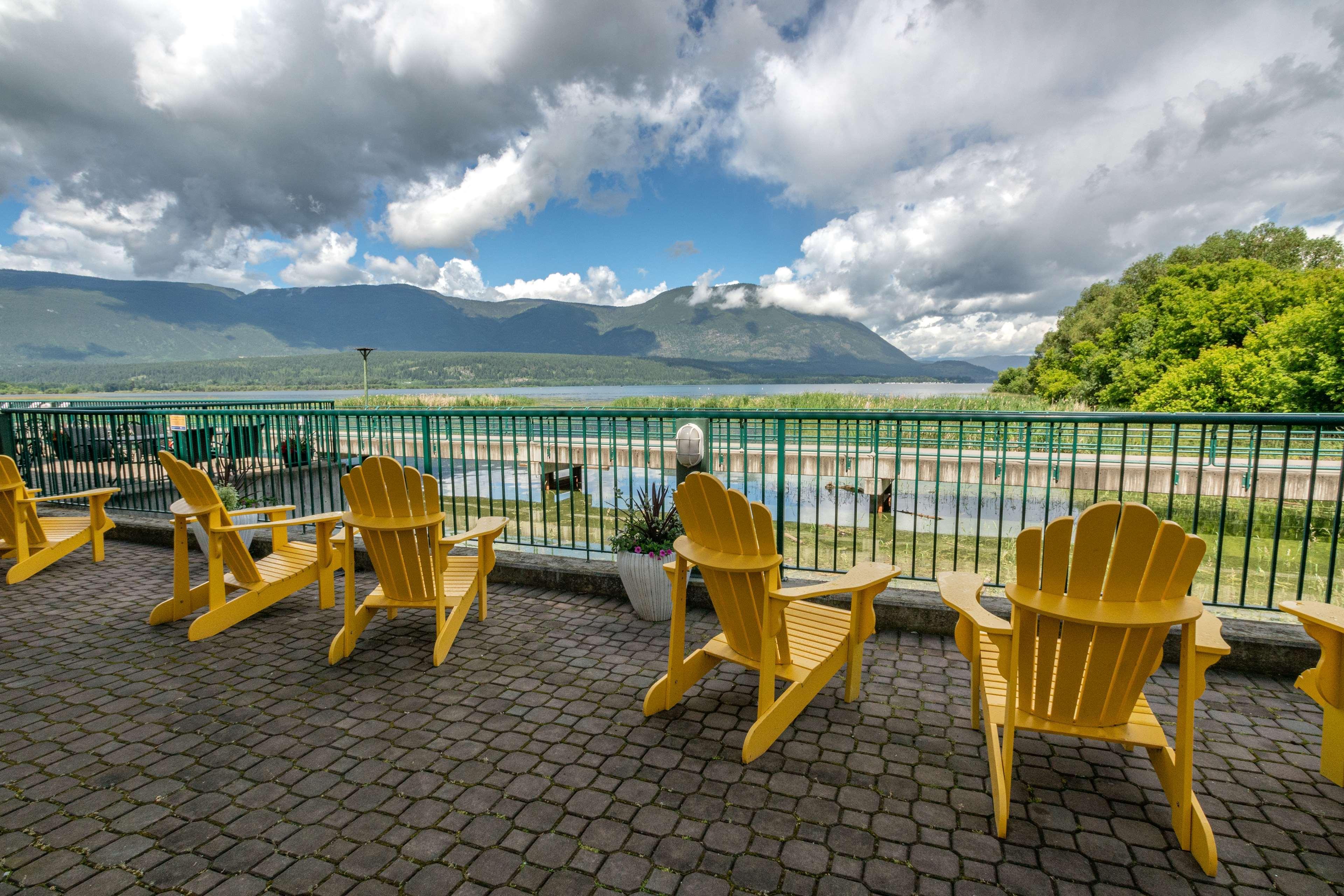 Prestige Harbourfront Resort, Worldhotels Luxury Salmon Arm Exterior photo
