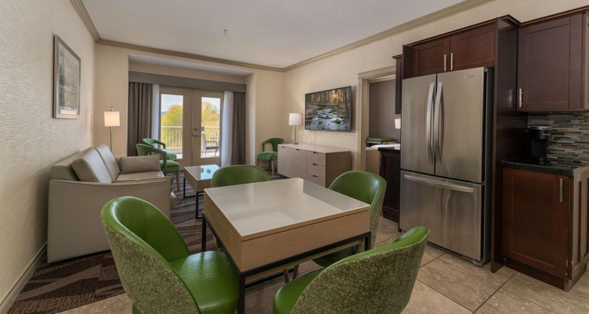 Prestige Harbourfront Resort, Worldhotels Luxury Salmon Arm Exterior photo