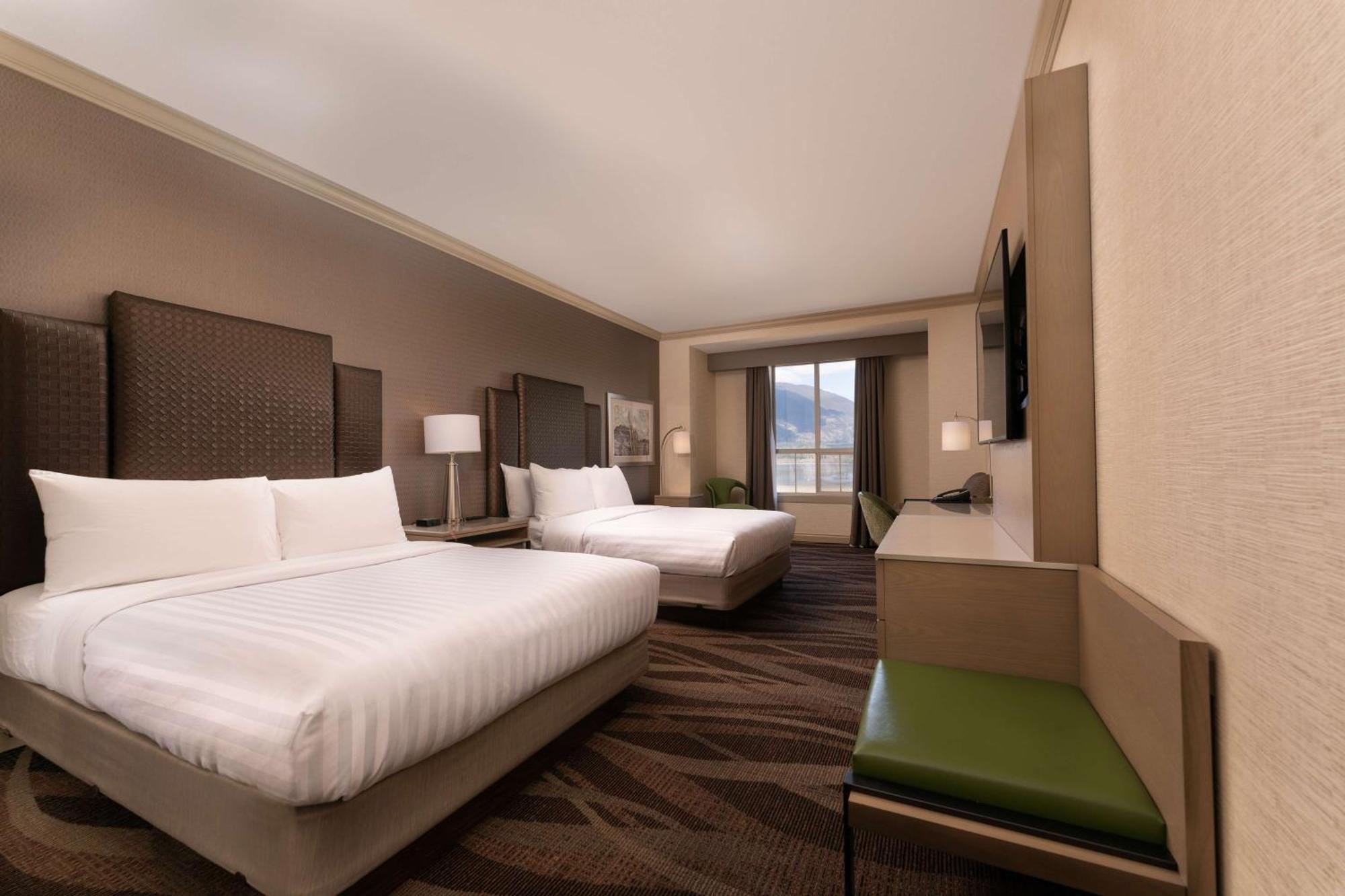 Prestige Harbourfront Resort, Worldhotels Luxury Salmon Arm Exterior photo