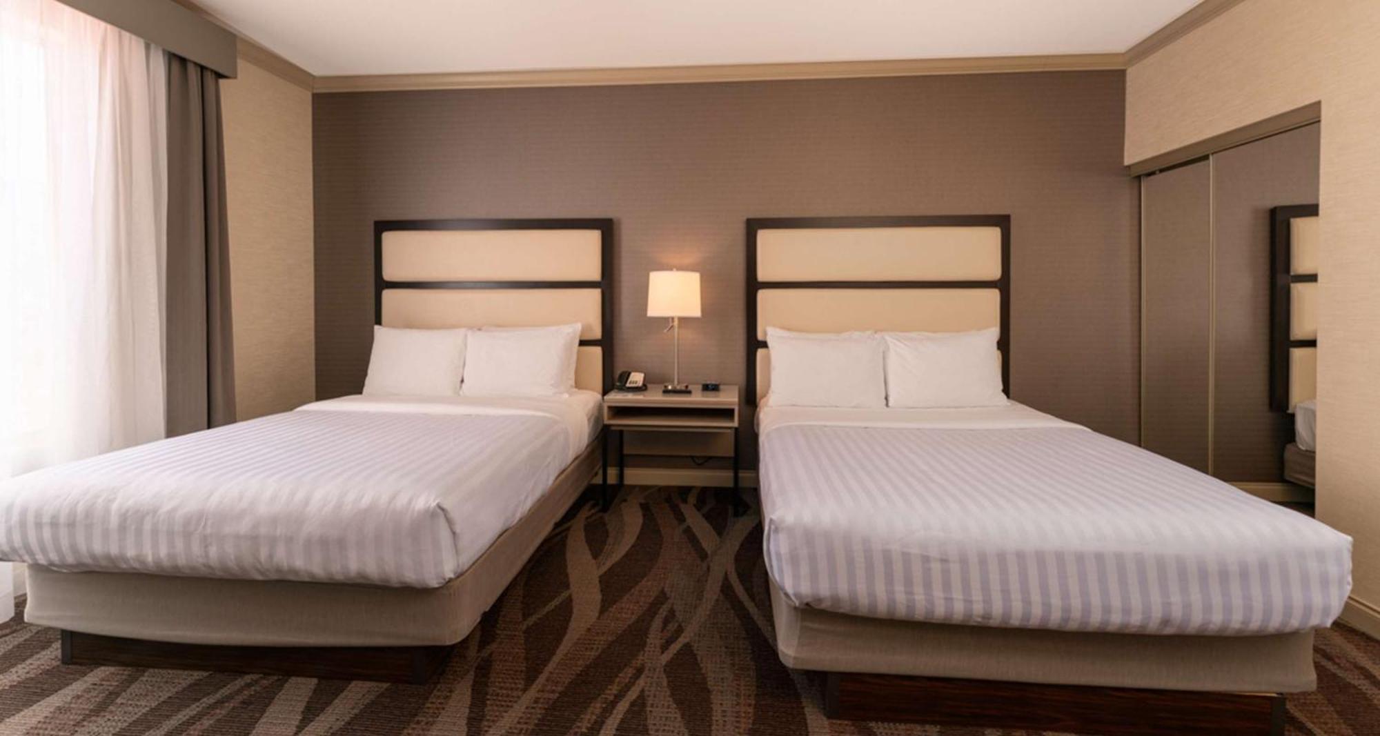 Prestige Harbourfront Resort, Worldhotels Luxury Salmon Arm Exterior photo