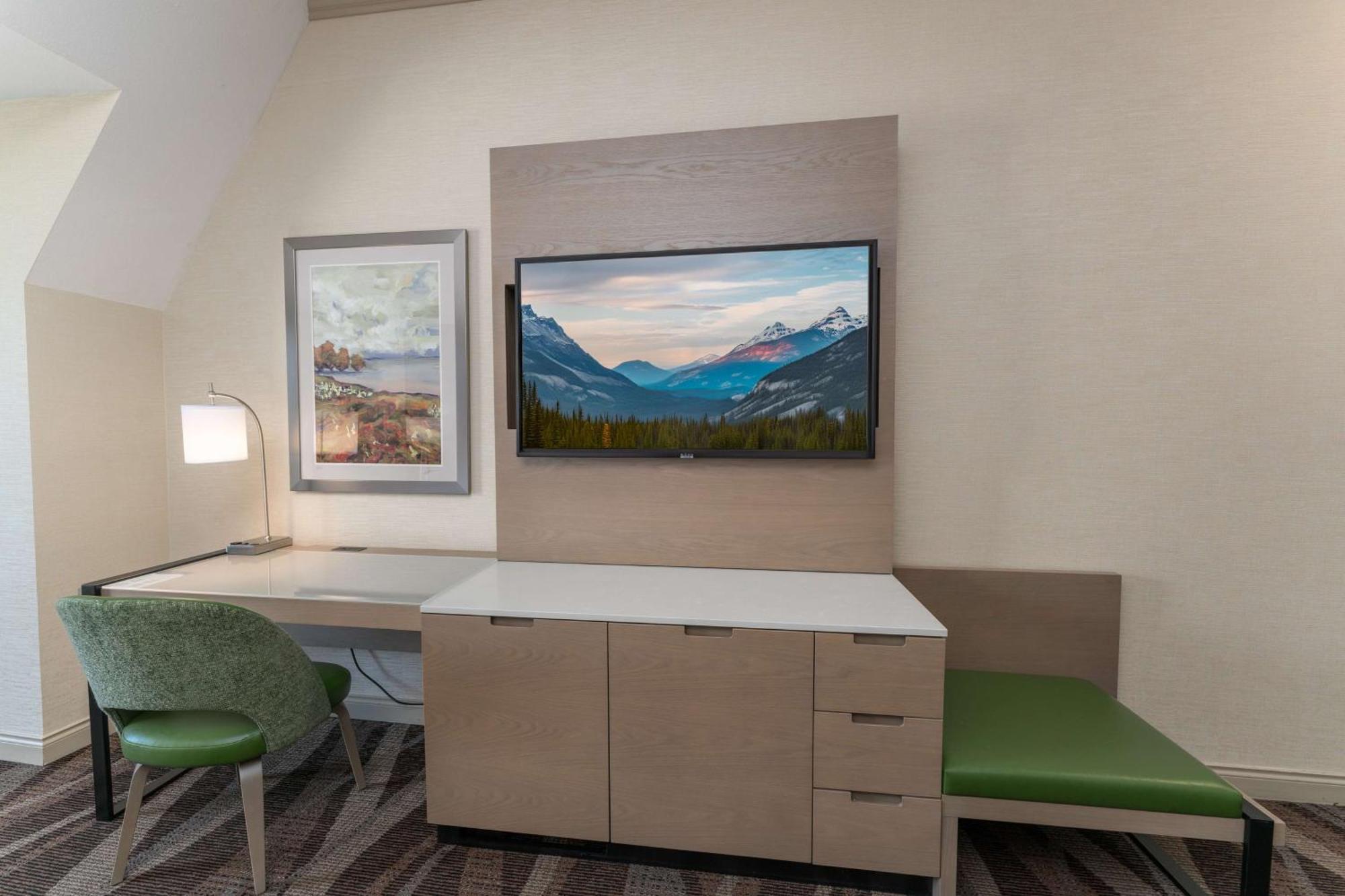 Prestige Harbourfront Resort, Worldhotels Luxury Salmon Arm Exterior photo